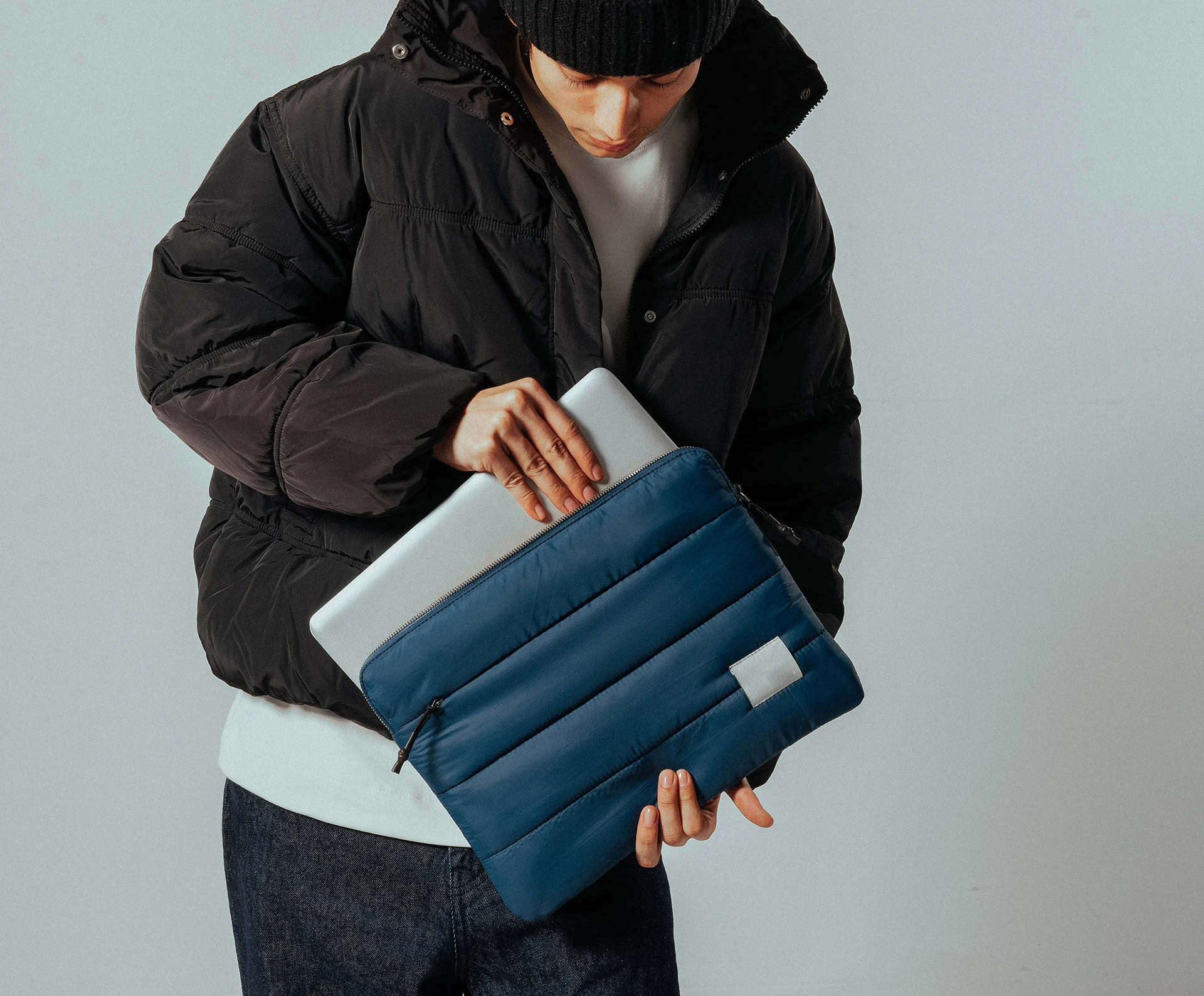 Manufacturers Custom With Logo Slim Lightweight Soft Premium Quilted Padding Puff Puffy Puffer Laptop Sleeve Cover Case Bags - Image 9