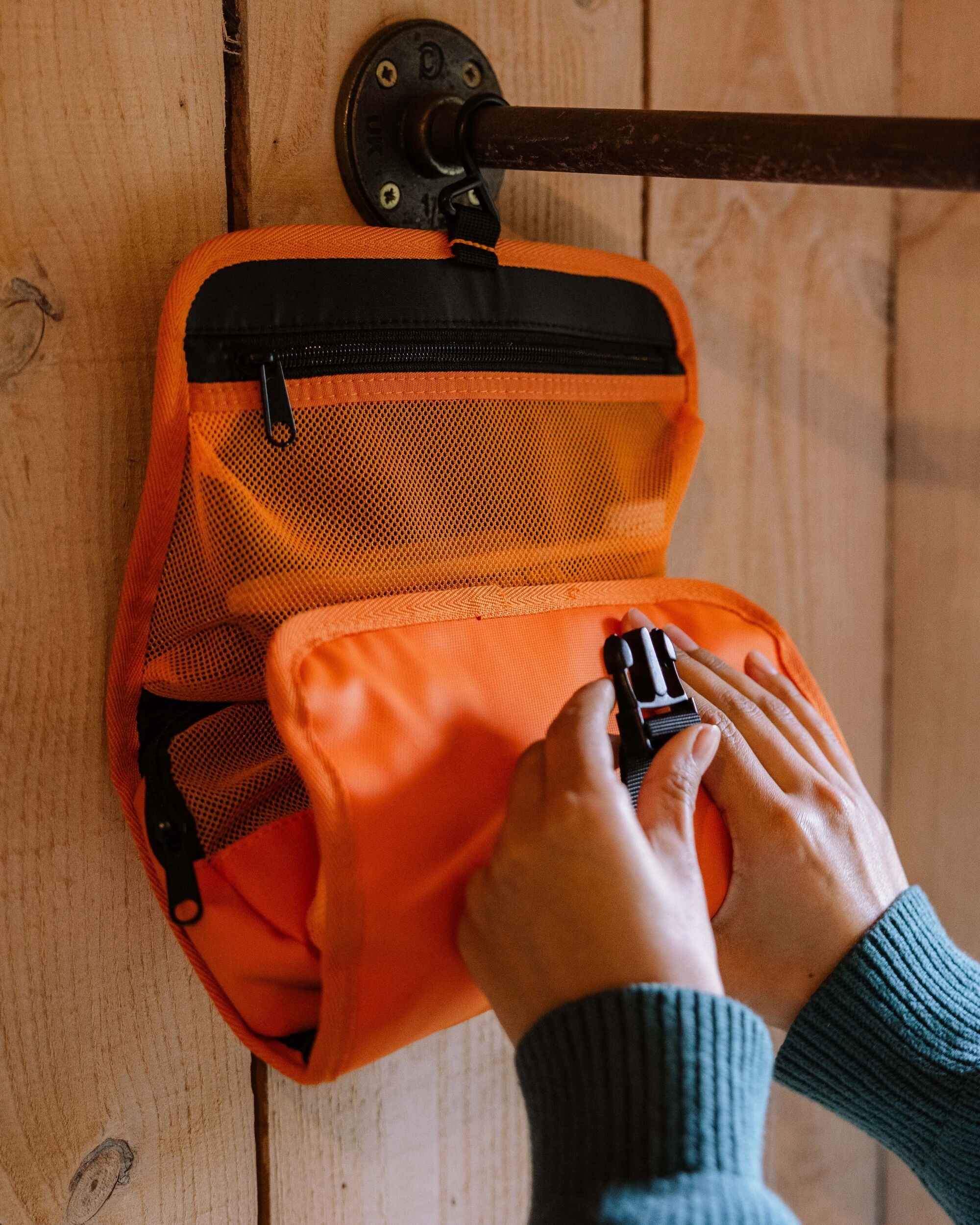 Manufacturers Custom Sustainable Eco Friendly 100% Recycled Polyester Hanging Travel Wash Dopp Kit Toiletry Bags for Men Women - Image 8